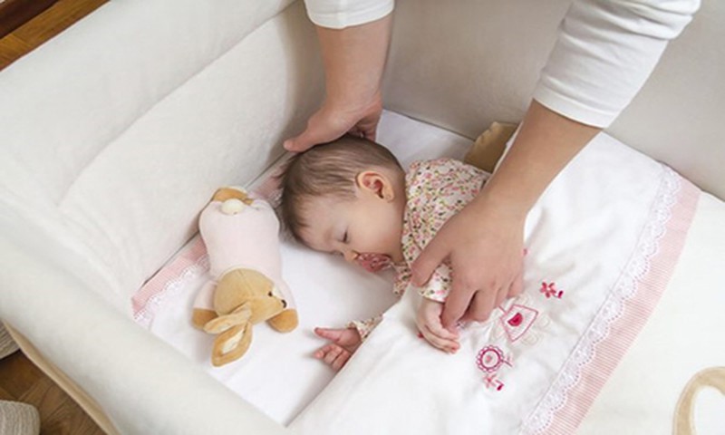 Как приучить малыша спать самостоятельно?